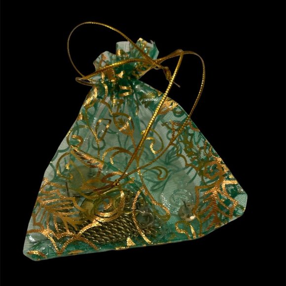 9 pcs Gold Tone Earrings (singles with no pairs) - Picture 4 of 4